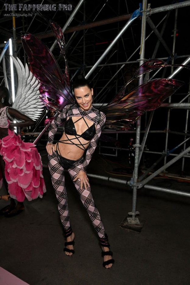 Adriana Lima Sexy At Victoria’s Secret Fashion Show 2024 (11 Photos) 3 Adriana Lima Sexy TheFappening.Pro 10 624x935 1