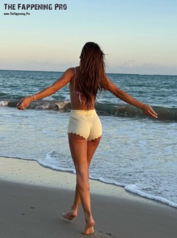 Camila Coelho Leggy On New Year’s Eve 2025 (8 Photos) 31 Camila Coelho Sexy TheFappening.Pro 1 624x836 1