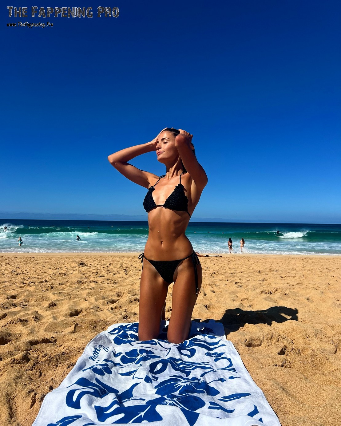tati-calmell-bikini-thefappening-cfd-4 Tatiana Kalmell On the Beach In Tiny Black Bikini