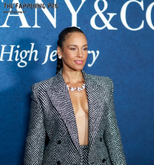Alicia Keys Sexy At Tiffany & Co. 2025 (11 Photos) 1 Alicia Keys Nude TheFappening.Pro 11 624x668 1