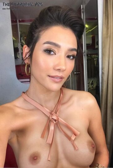 Aybuke Pusat Nude TheFappeningPro 2 624x930 1