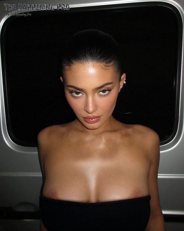 Kylie Jenner Tits TheFappeningPro 1 624x780 1