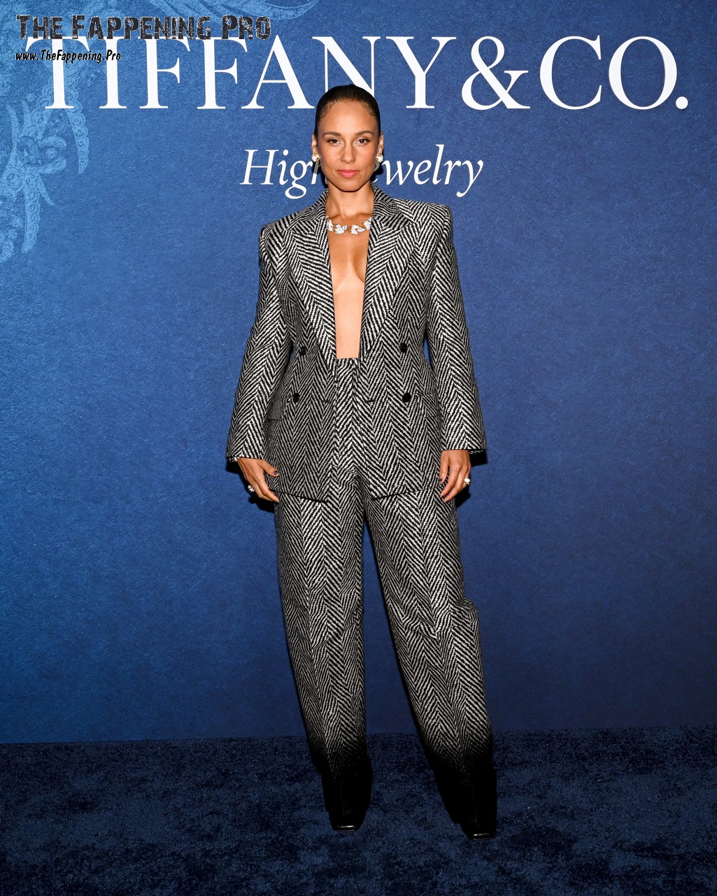 alicia-keys-nude-thefappening-cfd-5 Alicia Keys Deep Cleavage