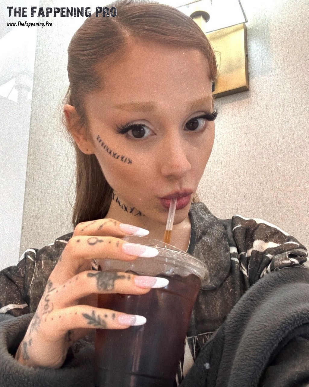 ariana-grande-sexy-thefappeningpro-3 Ariana Grande Black Eyes