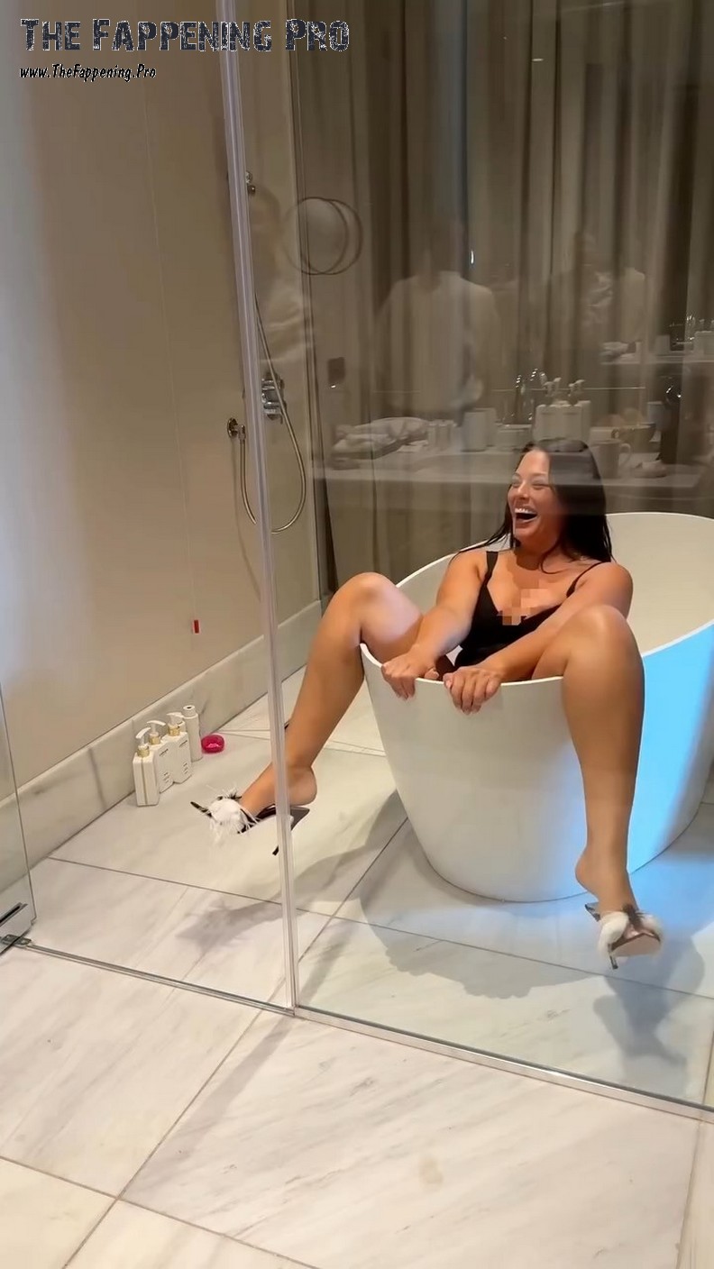 ashley-graham-sexy-thefappening-cfd-5 Ashley Graham Lost 20 Pounds