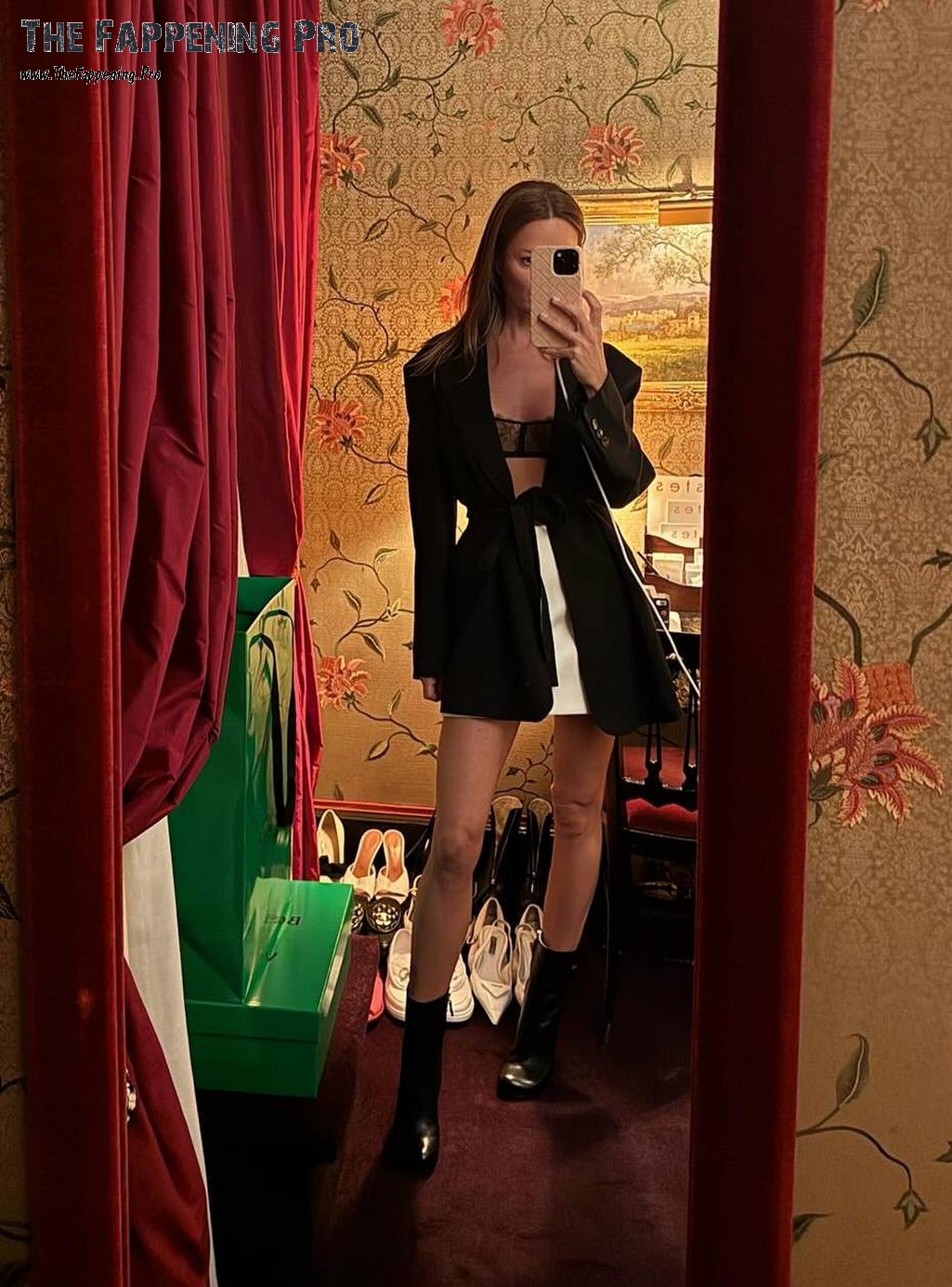 dina-broadhurst-nudity-thefappeningpro-1 Dina Broadhurst Leggy