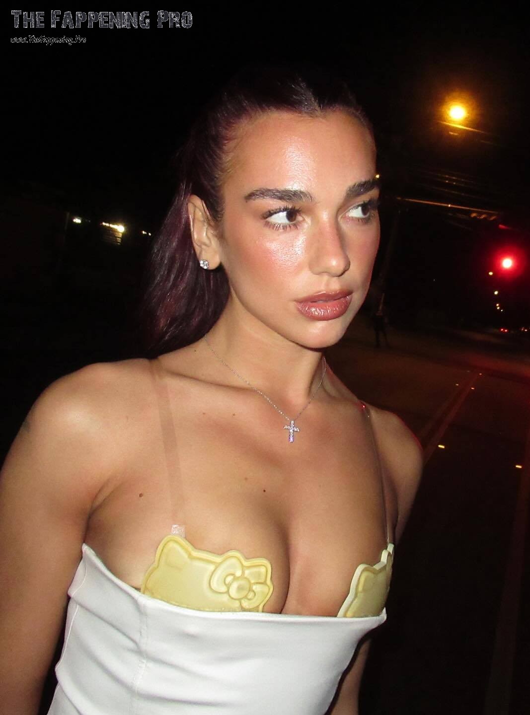 dua-lipa-sexy-thefappening-cfd-5 Dua Lipa Tits