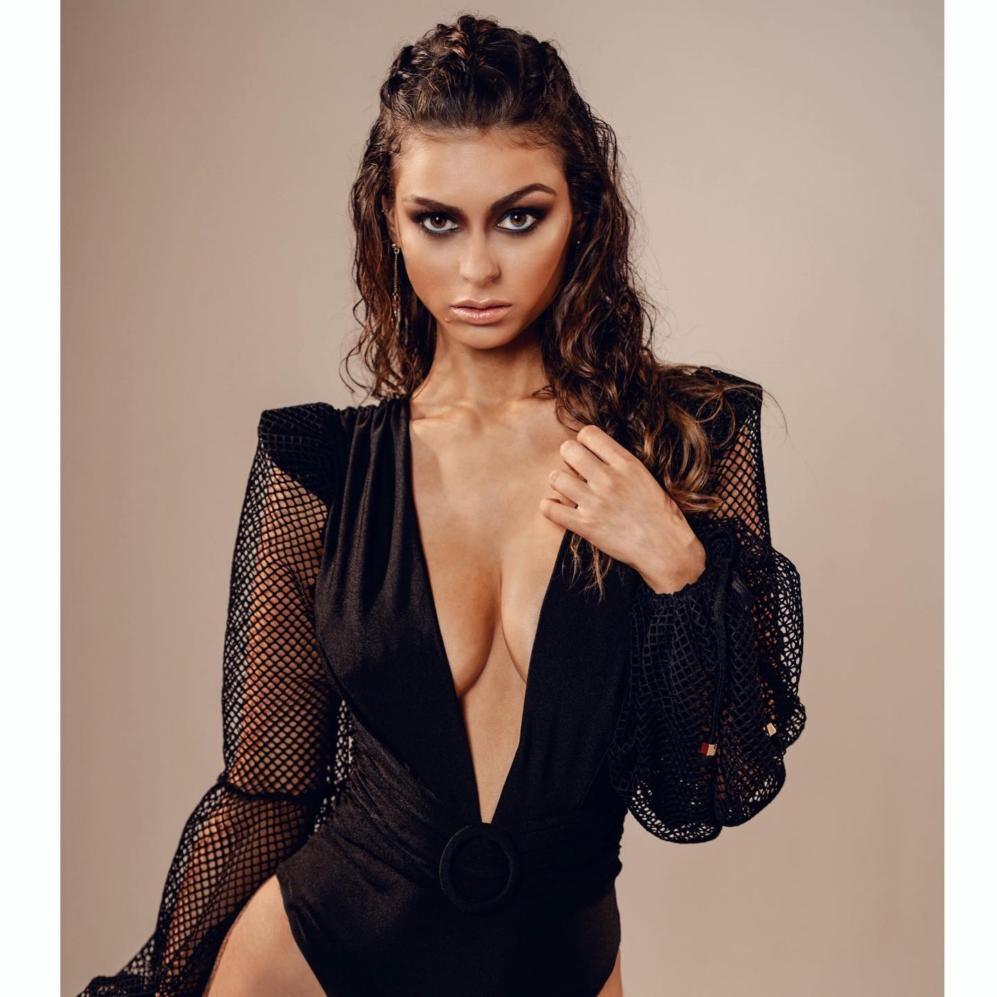elizabeth-pipko-sexy-thefappening-cfd-16 Elizabeth Pipko Deep Cleavage Tits