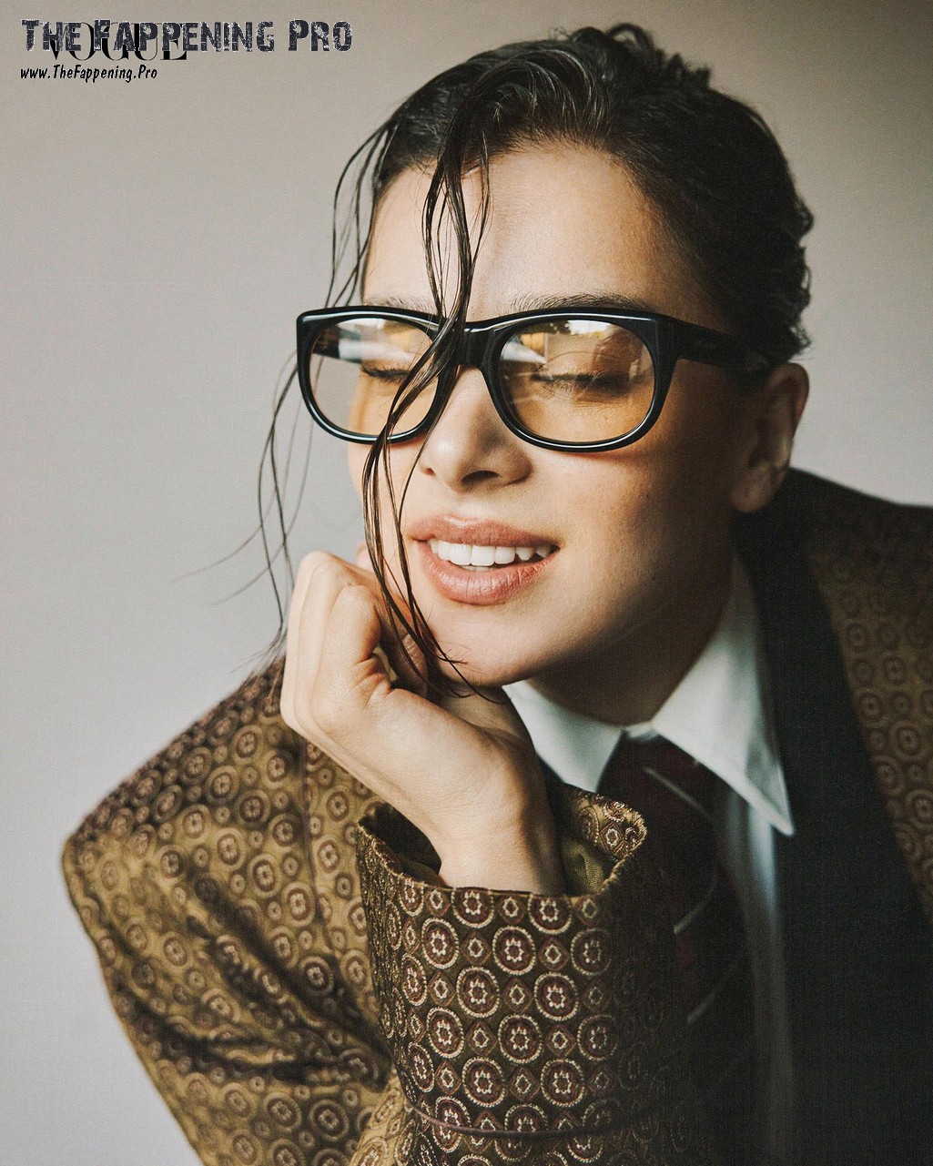 hailee-steinfeld-sexy-thefappeningpro-12 Hailee Steinfeld In Glasses