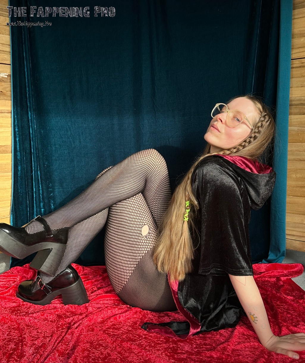 jessie-cave-sexy-thefappeningpro-1 Jessie Cave In Pantyhose