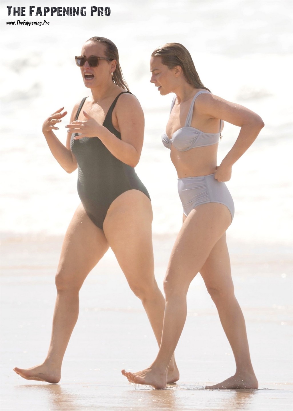 margot-robbie-sexy-thefappeningpro-5 Margot Robbie Sexy In Bikini