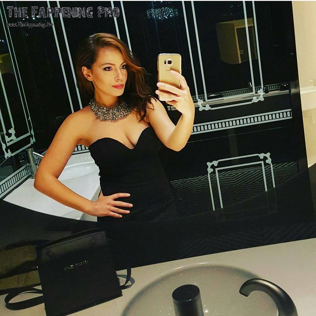 nina-zizic-sexy-thefappeningpro-5 Nina Zizic Selfie