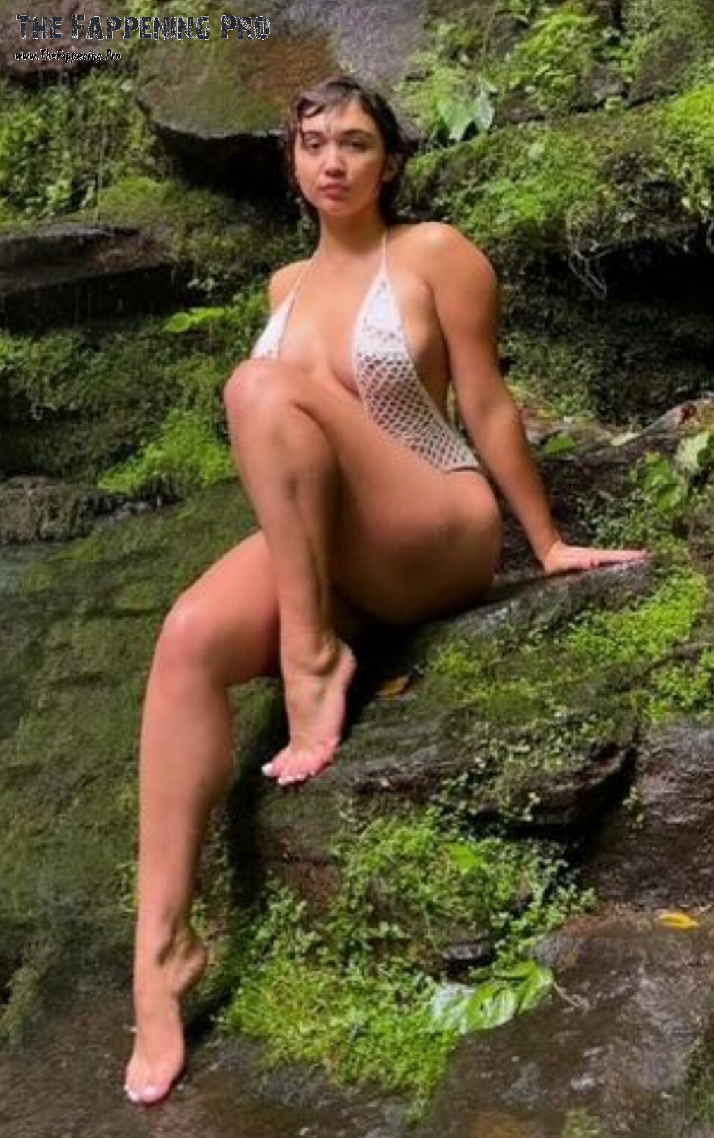rowan-blanchard-nude-sexy-thefappeningpro-14 Rowan Blanchard Feet In Bikini