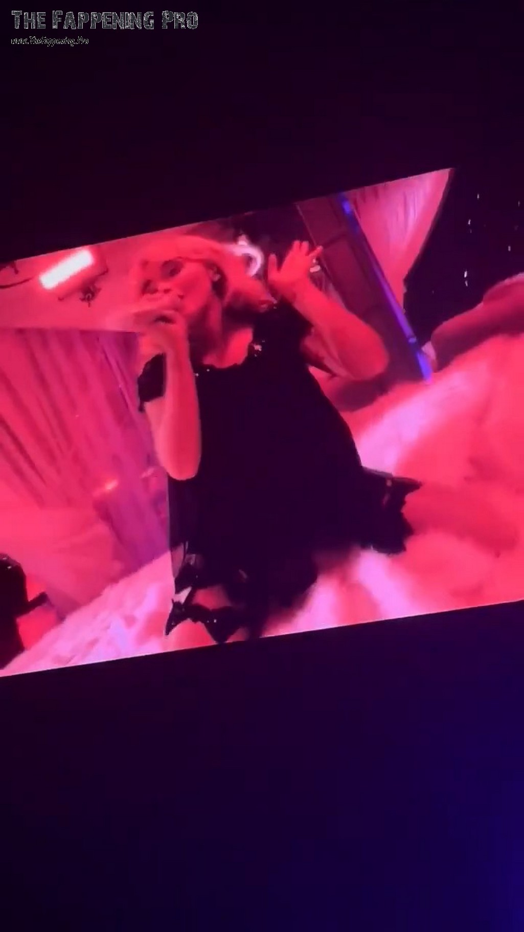 sabrina-carpenter-nude-thefappeningpro-1 Sabrina Carpenter "bed chem" At Tonights Show