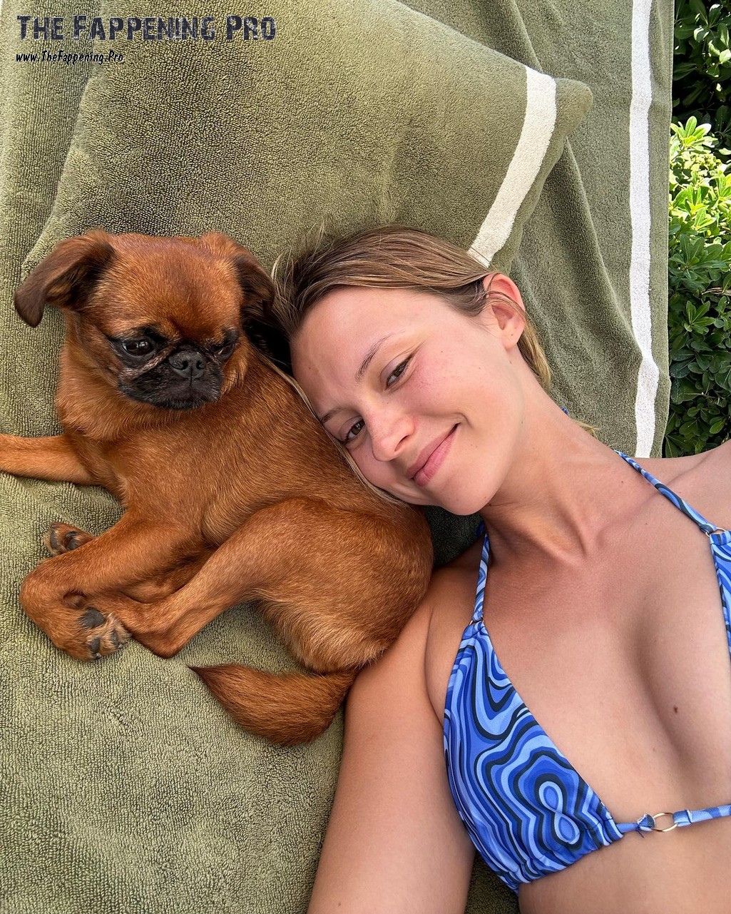 singer-angele-sexy-thefappeningpro-7 Angele In Bikini
