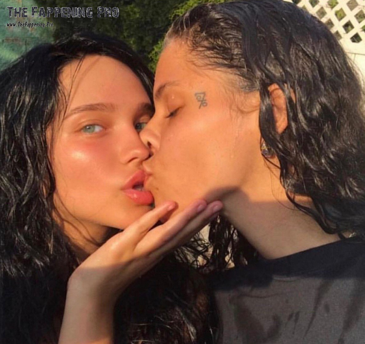 070-shake-hot-thefappening-cfd-7 070 Shake Lesbian
