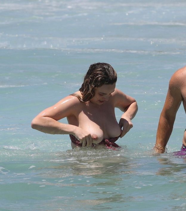 Abbie Chatfield Nude TheFappening.Pro 9 624x708 1