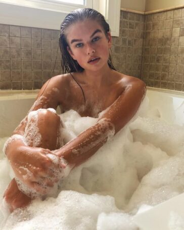 Abby Garrett Topless Sexy 15 624x780 1