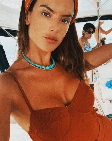 Alessandra Ambrosio In A Tight Swimsuit TheFappeningPro 1 624x780 1