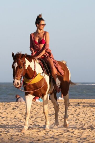 Alessandra Ambrosio Sexy On A Horse TheFappening.Pro 21 624x935 1