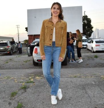 Alison Brie Sexy At “The Rental” Premiere (32 Photos) 16 Alison Brie Sexy The Rental Premiere 624x649 1