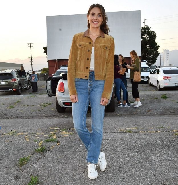 Alison Brie Sexy The Rental Premiere 624x649 1