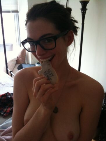 Anne Hathaway Nude Leaked (13 Photos) 22 Anne Hathaway Nude TheFappening pro 4 624x832 1