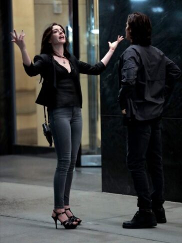 Anne Hathaway Sexy On The Set Of WeCrashed In NY TheFappening.Pro 22 624x829 1