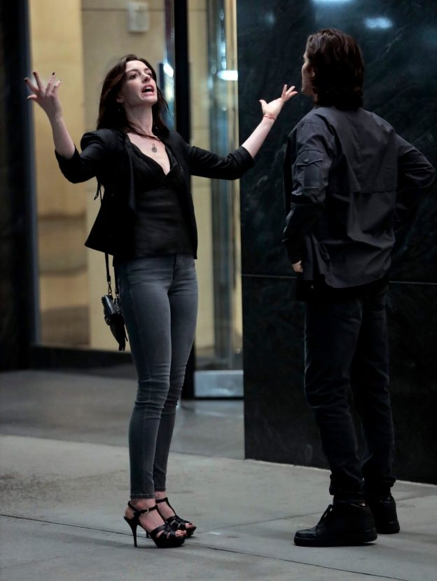 Anne Hathaway Sexy On The Set Of WeCrashed In NY TheFappening.Pro 22 624x829 1