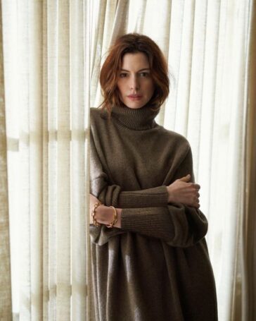 Anne Hathaway Sexy Sunday Times Style 12 624x780 1