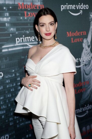Anne Hathaway Sexy in White Dress (38 Photos) 19 Anne Hathaway Sexy TheFappening.Pro 1 624x936 1
