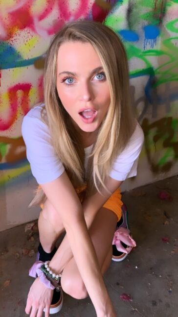 Anne Winters Sexy (3 Photos) 5 Anne Winters Sexy Labor Day 2 624x1109 1