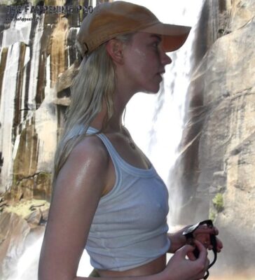 Anya Taylor Joy Pokies TheFappening.Pro 2 624x685 1