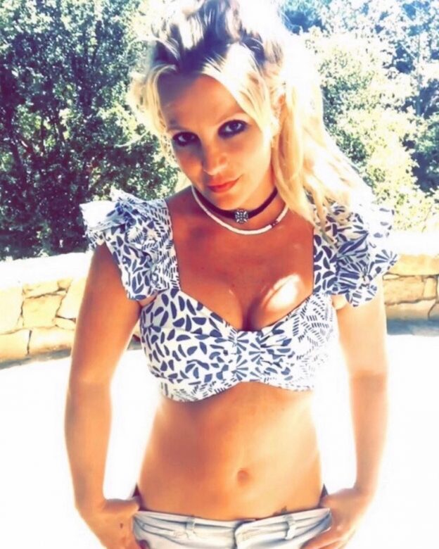 Britney Spears Cleavage (11 Photos And Video) 14 Britney Spears Tits In Cleavage TheFappeningPro 11 624x780 1