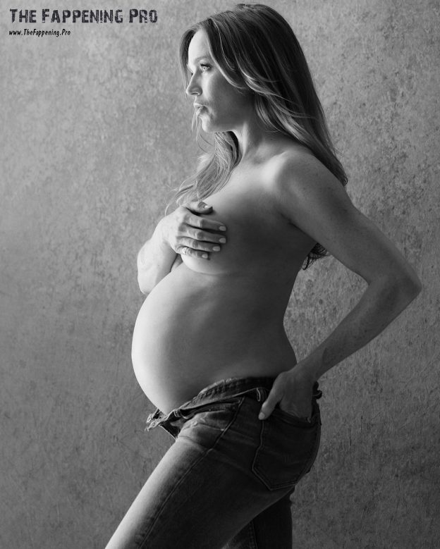 Caity Lotz Nude TheFappening.Pro 2 624x779 1