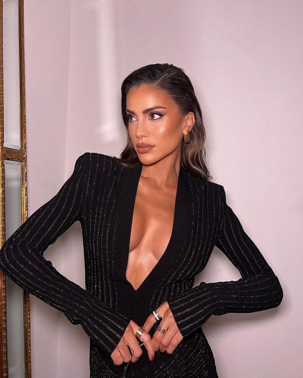 Camila Coelho Cleavage (6 Photos) 9 Camila Coelho Cleavage TheFappening.Pro 1 624x779 1