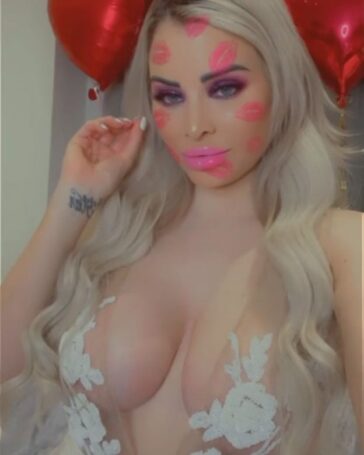 Carla Howe Sexy Valentines Day TheFappening.Pro 3 624x780 1