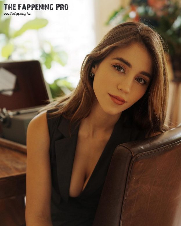 Caylee Cowan Cleavage TheFappening.Pro 2 624x780 1