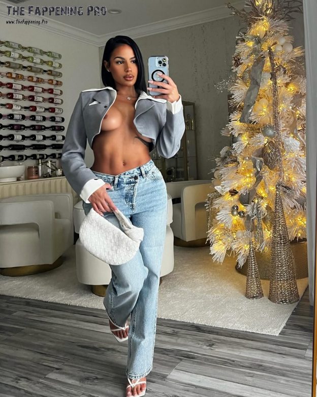 Chaney Jones Nude Christmas TheFappening.Pro 1 624x780 1