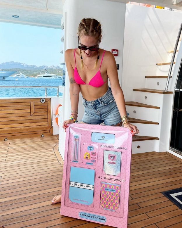 Chiara Ferragni Sexy Pink Bikini TheFappening.Pro 4 624x780 1