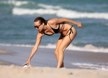 Chloe Sevigny Sexy Bikini 1 624x455 1