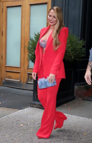 Chrissy Teigen Showed Lingerie In Public TheFappening.Pro 8 624x966 1