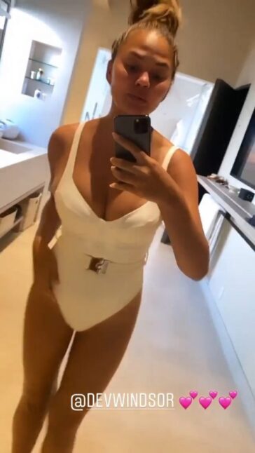 Chrissy Teigen In Sexy Bikini Without Implants (9 Photos And Videos) 12 Chrissy Teigen Showed Tits Without Implants In A New Bikini TheFappening Pro 8 624x1108 1