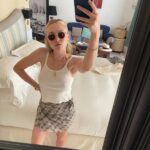 Dakota Fanning Braless Selfie (1 Photo) 13 Dakota Fanning Braless TheFappening.Pro 1 624x780 1