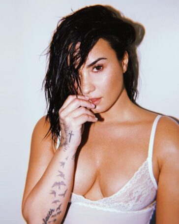 Demi Lovato Tits TheFappening pro 6 624x780 1