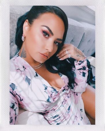 Demi Lovatos Bold Deep Cleavage Outfits TheFappening.Pro 3 624x780 1