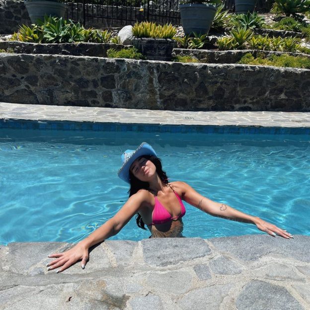 Dua Lipa Sexy In Pink Bikini By The Pool TheFappening.Pro 624x624 1