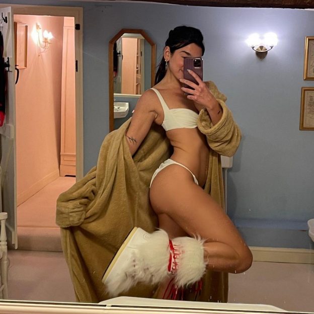 Dua Lipa Sexy Selfie After Breaking Up With Anwar Hadid TheFappening.Pro 3 624x624 1