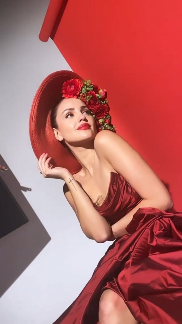 Eiza Gonzalez BTS Sexy Photo 624x1108 1