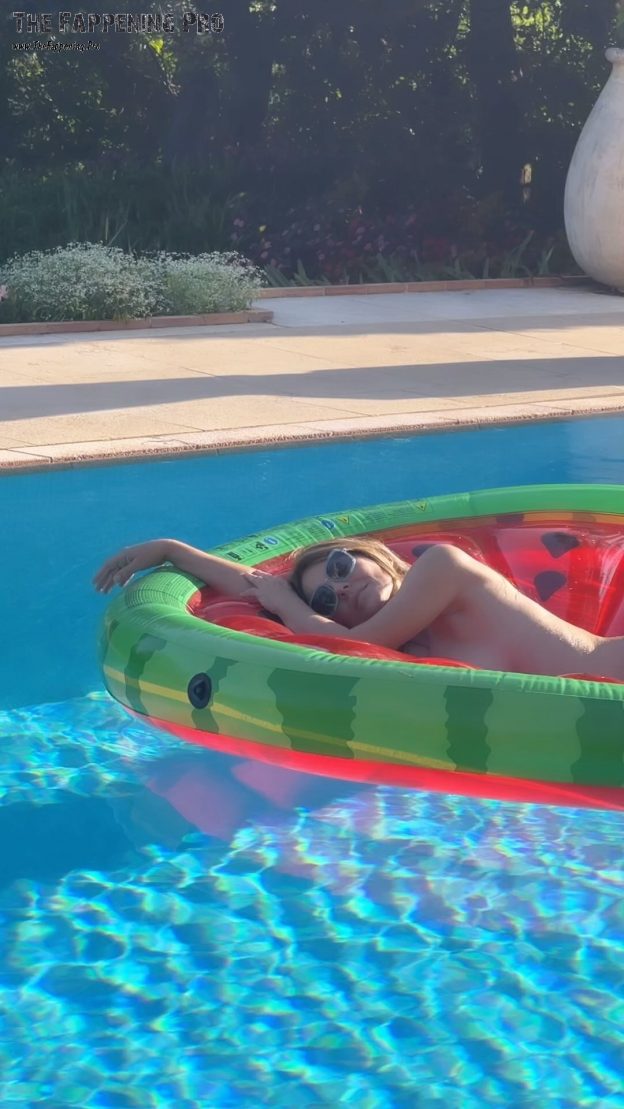 Elizabeth Hurley Naked In The Pool (2 Photos And GIF) 8 Elizabeth Hurley Naked TheFappening.Pro 2 624x1109 1
